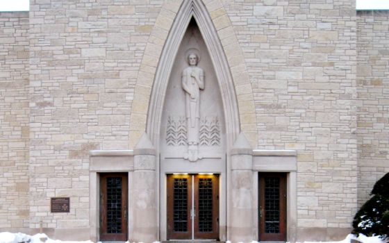 The façade of St. Joseph the Workman Cathedral in La Crosse, Wisconsin (Wikimedia Commons/Rabbet)