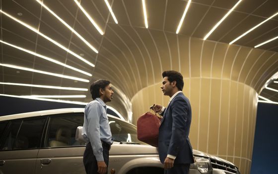 Adarsh Gourav as Balram and Rajkummar Rao as Ashok in "The White Tiger" (Netflix ©2020/Tejinder Singh Khamkha)
