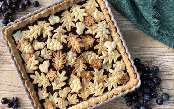 A square-shaped Concord grape pie (Renée LaReau)