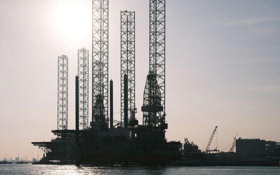 Offshore oil rig (Unsplash/Galen Crout)