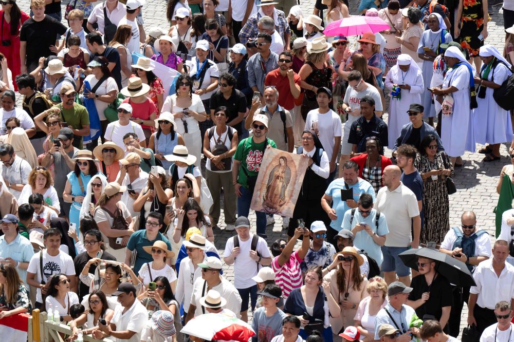 Crowd at Vatican 