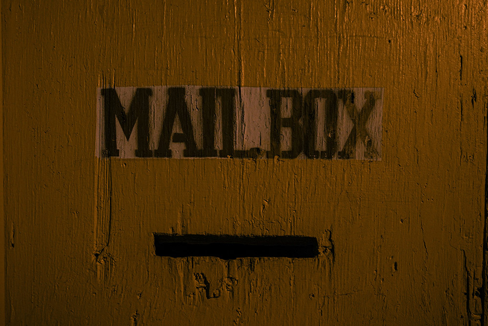 Mailbox (Unsplash/Chelaxy Designs)