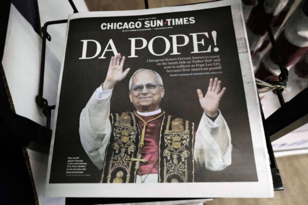 A Chicago Sun-Times newspaper front page shows “DA POPE!” at a grocery store in Mount Prospect, Ill., May 9. (RNS/AP/Nam Y. Huh)