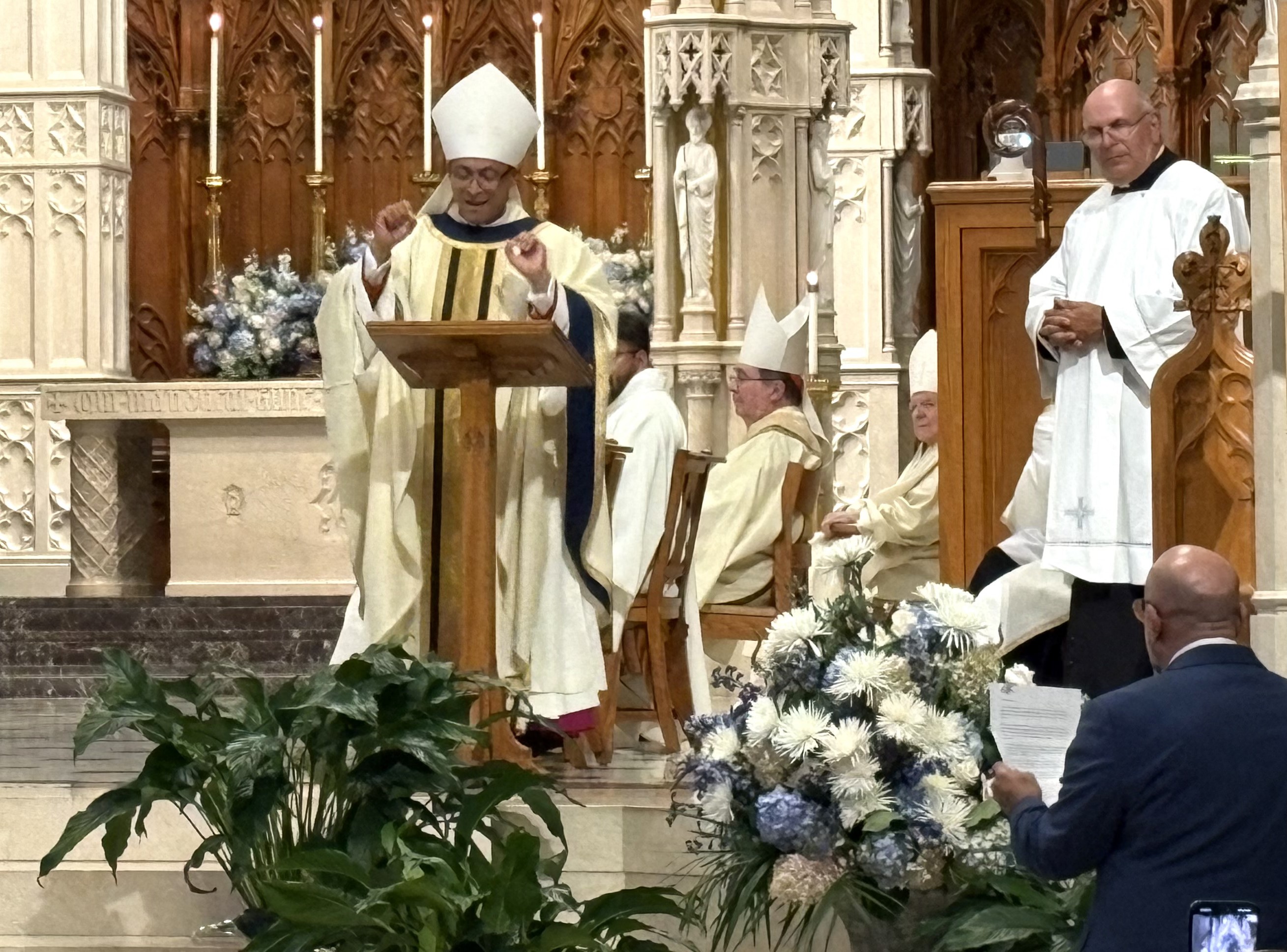 Auxiliary Bishop Pedro Bismarck Chau of Newark thanks the assembly in American Sign Language at his consecration Mass Sept. 8. (NCR photo/Camillo Barone)