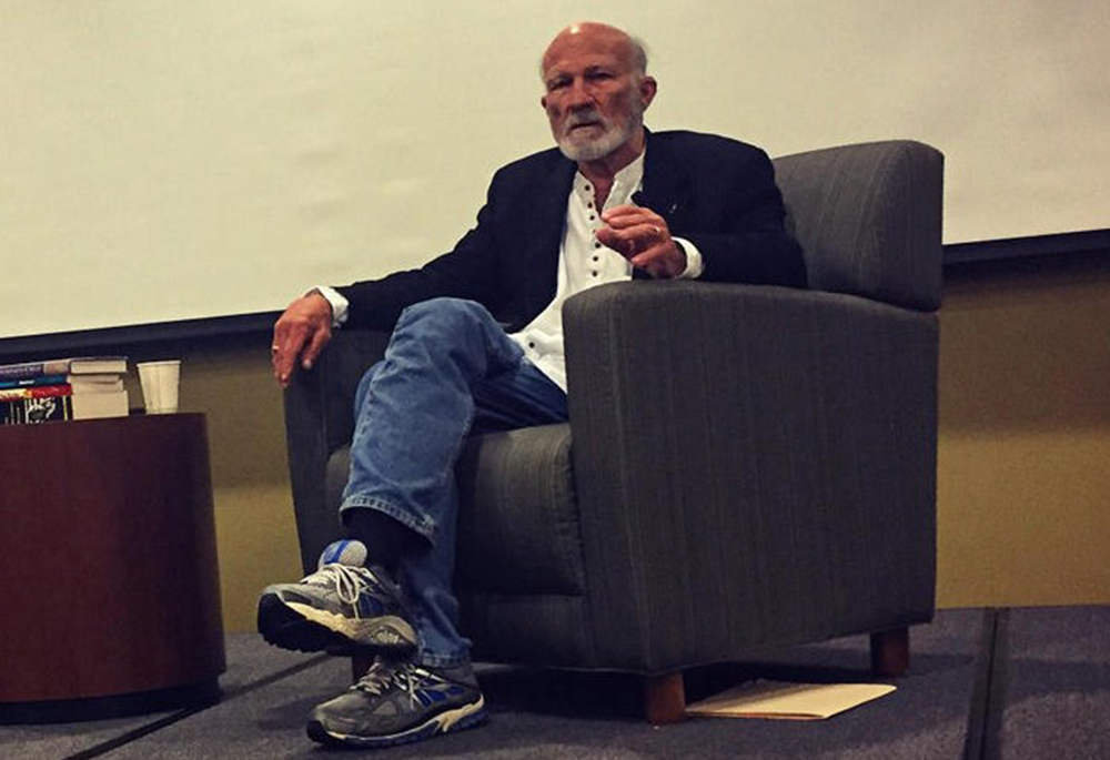 Theologian Stanley Hauerwas participates in a symposium on Sept. 17, 2015, at Augustana College in Rock Island, Illinois. (Wikimedia Commons/Benjamin Payne, CC BY-SA 4.0)