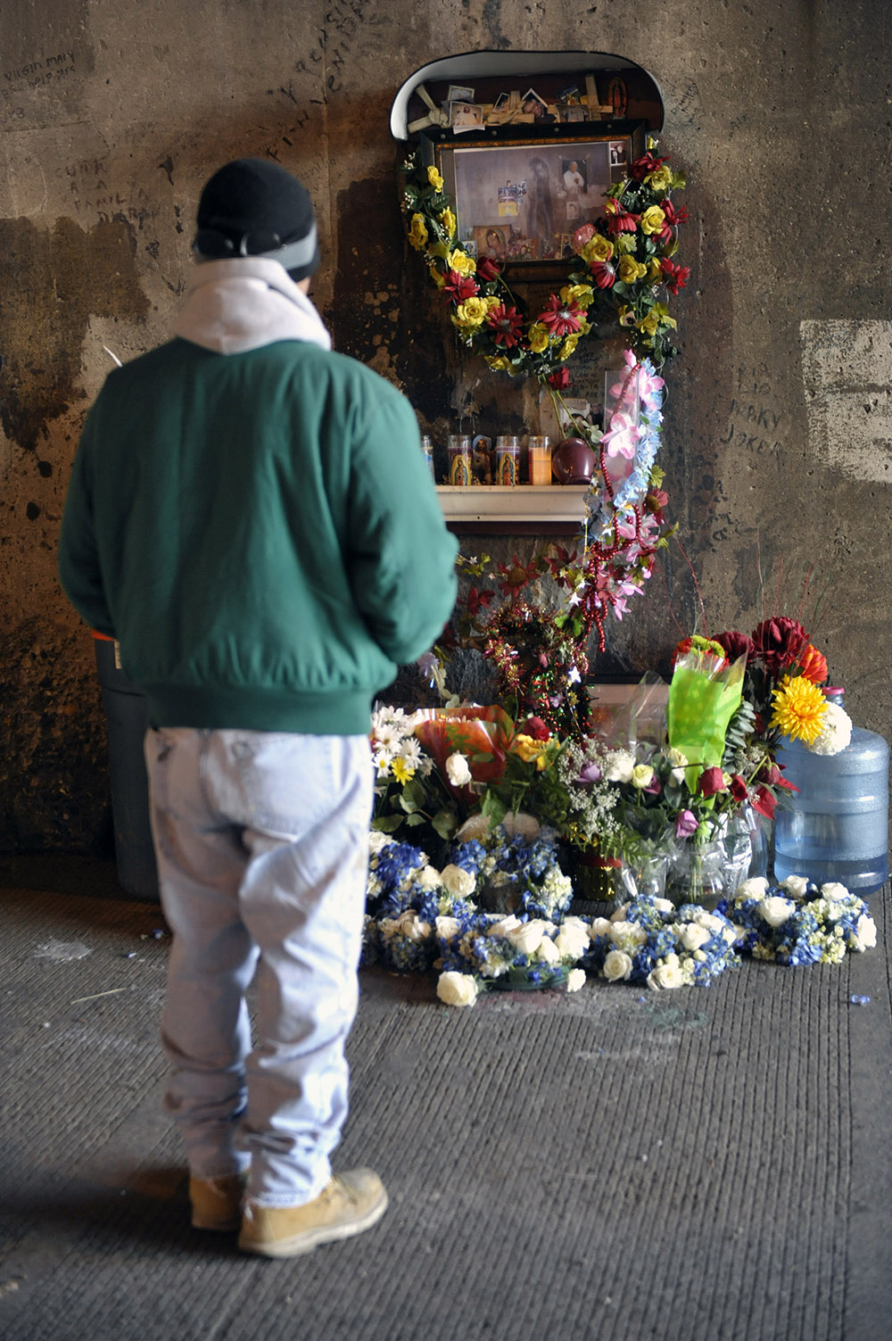 A visitor at the makeshift shrine in 2011 (Chicago Sun-Times file photo)