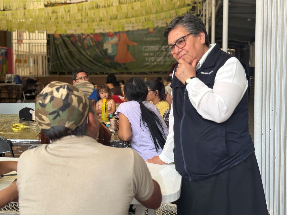 Sr. María Magdalena Silva Rentería listens to a man looking for work/