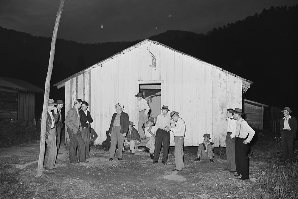 Miners arrive at the Pentecostal Church of God building in Lejunior, Ky., for a union meeting in 1946. (Wikimedia Commons/National Archives at College Park/Department of the Interior)