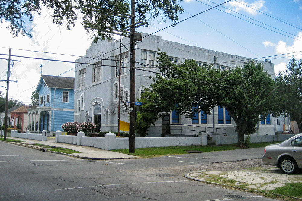 Blessed Sacrament Catholic Church in New Orleans is seen in a photo from 2008. The blue building next door is the church rectory. (Wikimedia Commons/Infrogmation of New Orleans)