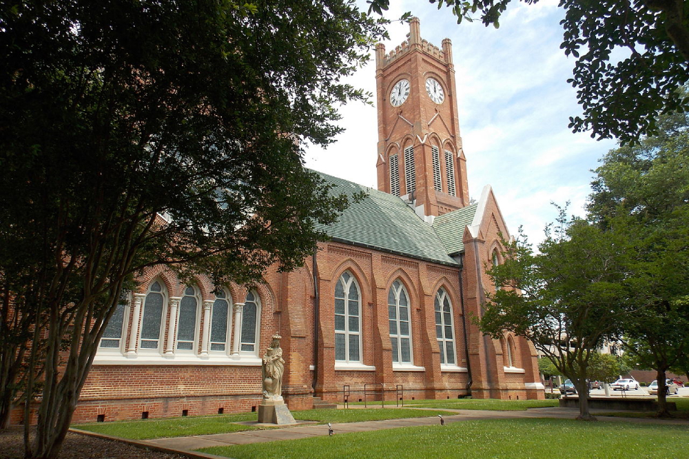 St. Francis Xavier Cathedral in Alexandria, Louisiana in 2014. It is listed on the National Register of Historic Places. (Wikimedia Commons/Farragutful/CC BY-SA 3.0)
