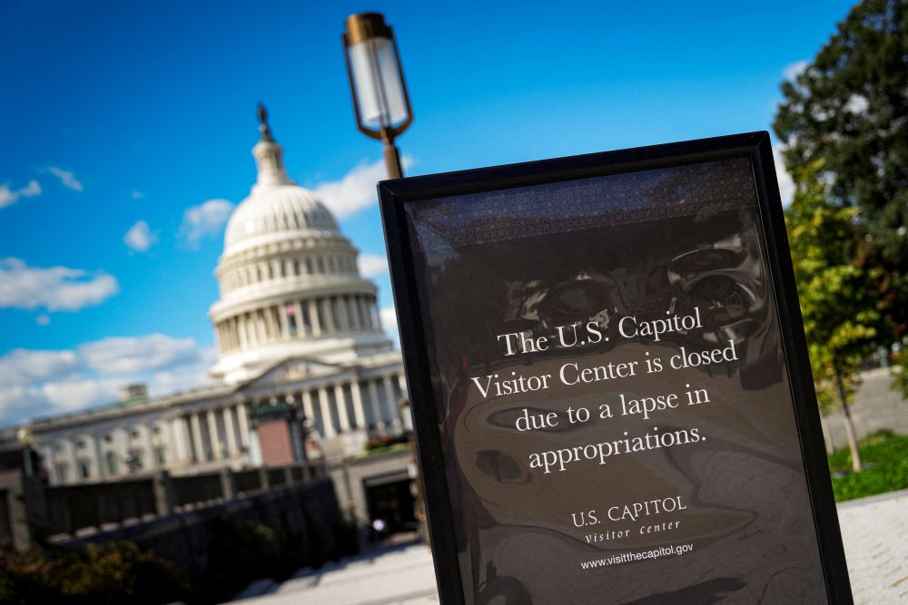 A sign indicating that the U.S. Capitol is closed for tours
