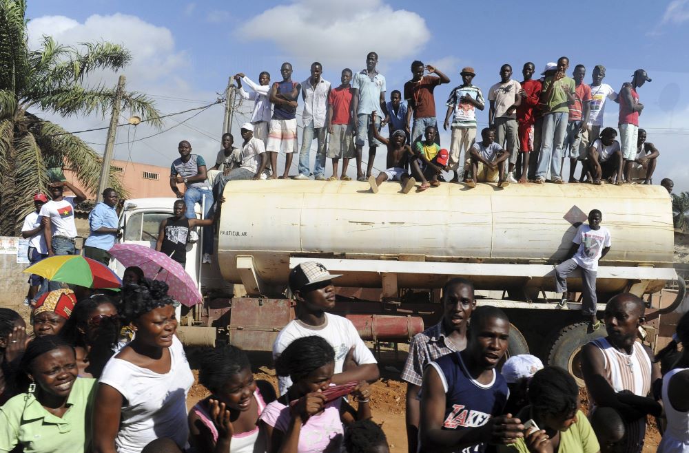 People wait for Pope Benedict XVI to pass outside St. Antonio Church in Luanda, Angola, March 22, 2009. Pope Leo XIV is expected to visit the African country, although no date has been set. (CNS/Reuters/Alessandro Bianchi)