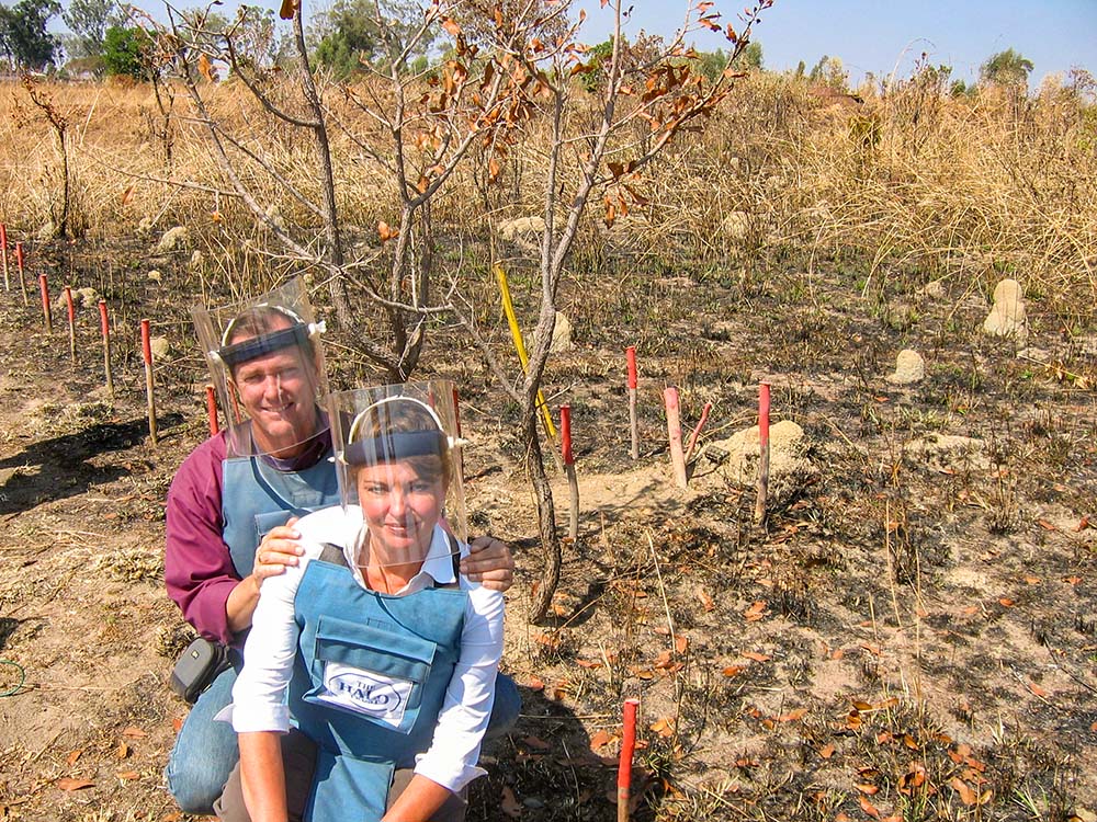 Heidi Kühn in Huambo, Angola, with her husband, Gary Kühn, in 2004 (Courtesy of Halo Trust)