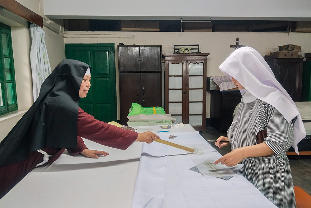 Sister Mary Dominica instructs the sisters on making a stole for use by priests when they say Mass at the Monastery of the Poor Clares of Perpetual Adoration in Mymensingh, Bangladesh. (Justin Gomes)