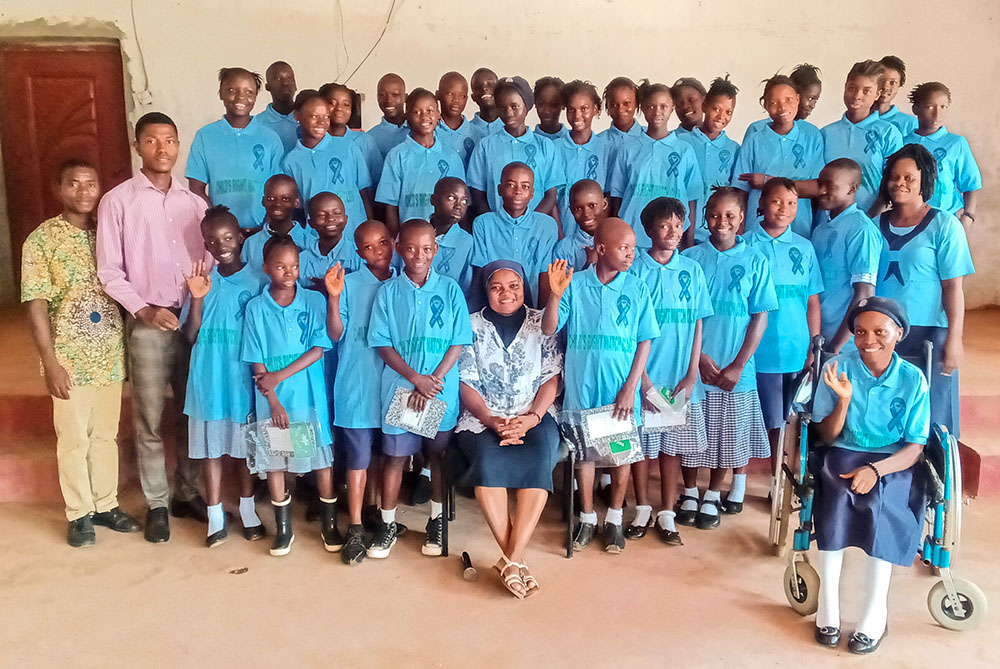 Child Rights Watch Club members of St. Francis Secondary School, Newton, Waterloo, Sierra Leone, pose for a photo with teachers Albert Kamara and Julius Bendu and Sr. Onyinyechukwu Bernadette Ezejesi, on April 22, 2024. (Courtesy of Misean Cara Ireland/NLW Germany)