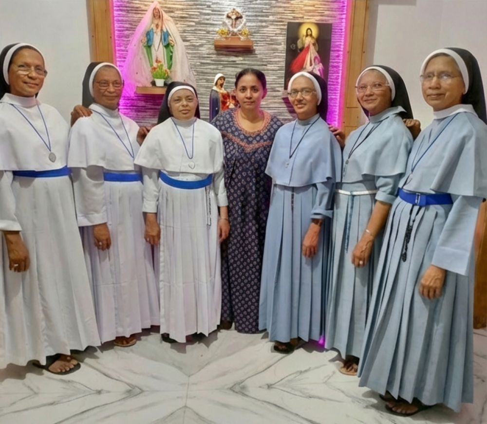 The Kallidukkil sisters pose with their youngest sister, Pauline Kallidukkil, at her residence in Valillapuzha, Kerala, southwestern India. Pauline Kallidukkil is at center. On her right are Srs. Gracious Kallidukkil, Ancy Kallidukkil and Philo Kallidukkil; on her left are Srs. Jacintha Kallidukkil, Mareena Kallidukkil and Rosetom Kallidukkil. (Courtesy of Philo Kallidukkil)