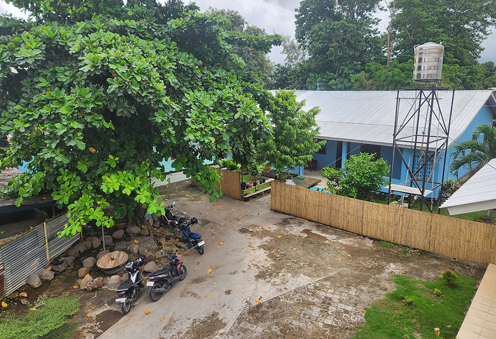 The exterior of the TRUK F shelter co-founded by the Missionary Sisters Servants of the Holy Spirit and the Divine Word Missionaries, a male religious order, in the city of Maumere on the eastern Indonesian island of Flores (GSR/Chris Herlinger)