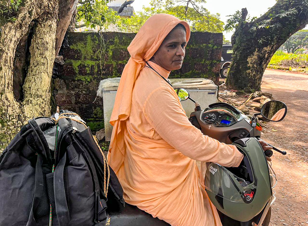 Good Samaritan Sr. Jaya Anto Mangalath brings food and essential supplies to women living on the streets of Kanhangad town in the southwestern Indian state of Kerala. (Courtesy of Jaya Anto Mangalath)