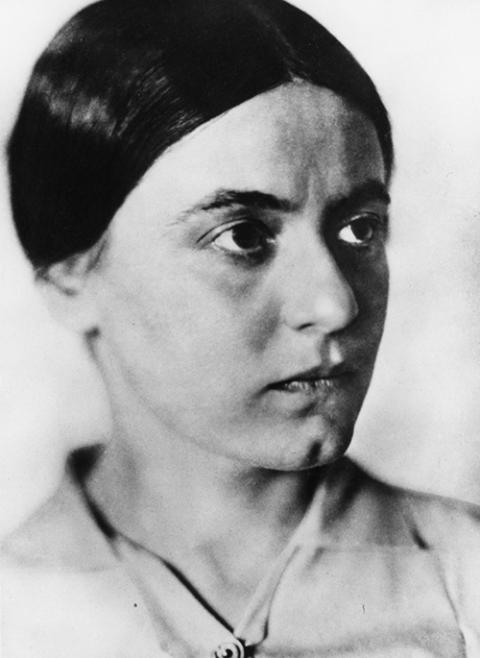 Santa Teresa Benedicta de la Cruz, también conocida como santa Edith Stein, aparece en una foto sin fecha. (Foto: archivos CNS)