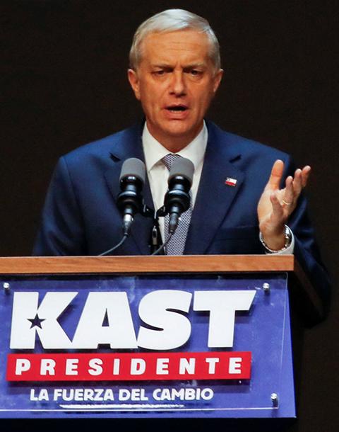 José Antonio Kast se dirige a sus seguidores tras ganar la segunda vuelta de las elecciones presidenciales en Santiago el 14 de diciembre de 2025. (Foto: OSV News/Reuters/Rodrigo Garrido)