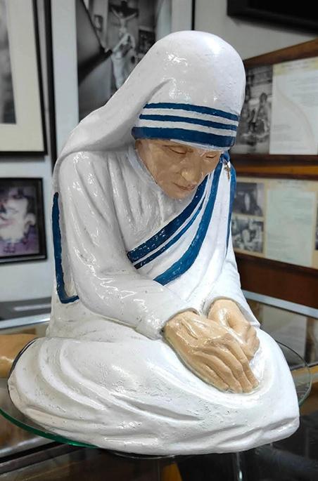 A statue of a praying Mother Teresa, installed in the chapel of the motherhouse of the Missionaries of Charity congregation in Kolkata, eastern India (Thomas Scaria)