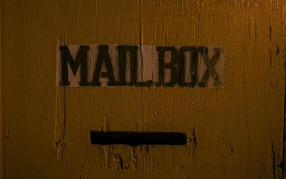 Mailbox (Unsplash/Chelaxy Designs)
