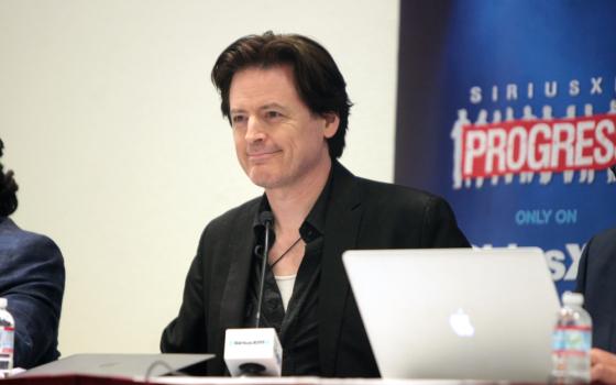 John Fugelsang speaks at the 2016 Politicon at the Pasadena Convention Center in Pasadena, California. (Wikimedia Commons/Gage Skidmore)