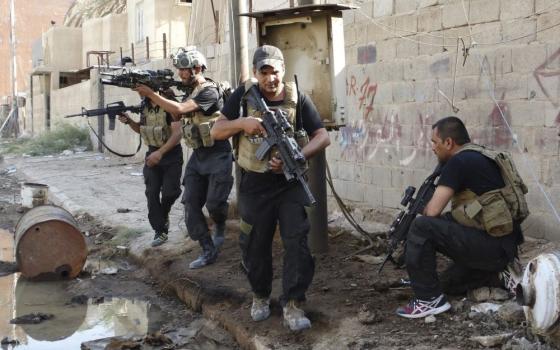 Members of the Iraqi Special Operations Forces take their positions during clashes with the militant Islamic State in the city of Ramadi, Iraq, June 19, 2014. (OSV News/Reuters)