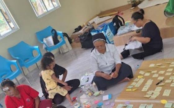 Sr. Tasiana Eni Susilawati facilitates social mapping on the livelihoods of women and children in the coastal community of Teluk Nipah, Indonesia, in July 2025. The session, conducted with the Good Shepherd program team in Batam and the MDO Indonesia team, gathered data on the community's economic realities and challenges. (Maria Anggelina)